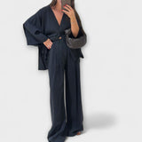 Jacqueline - Casual τοπ με V λαιμόκοψη και παντελόνι δίδυμο