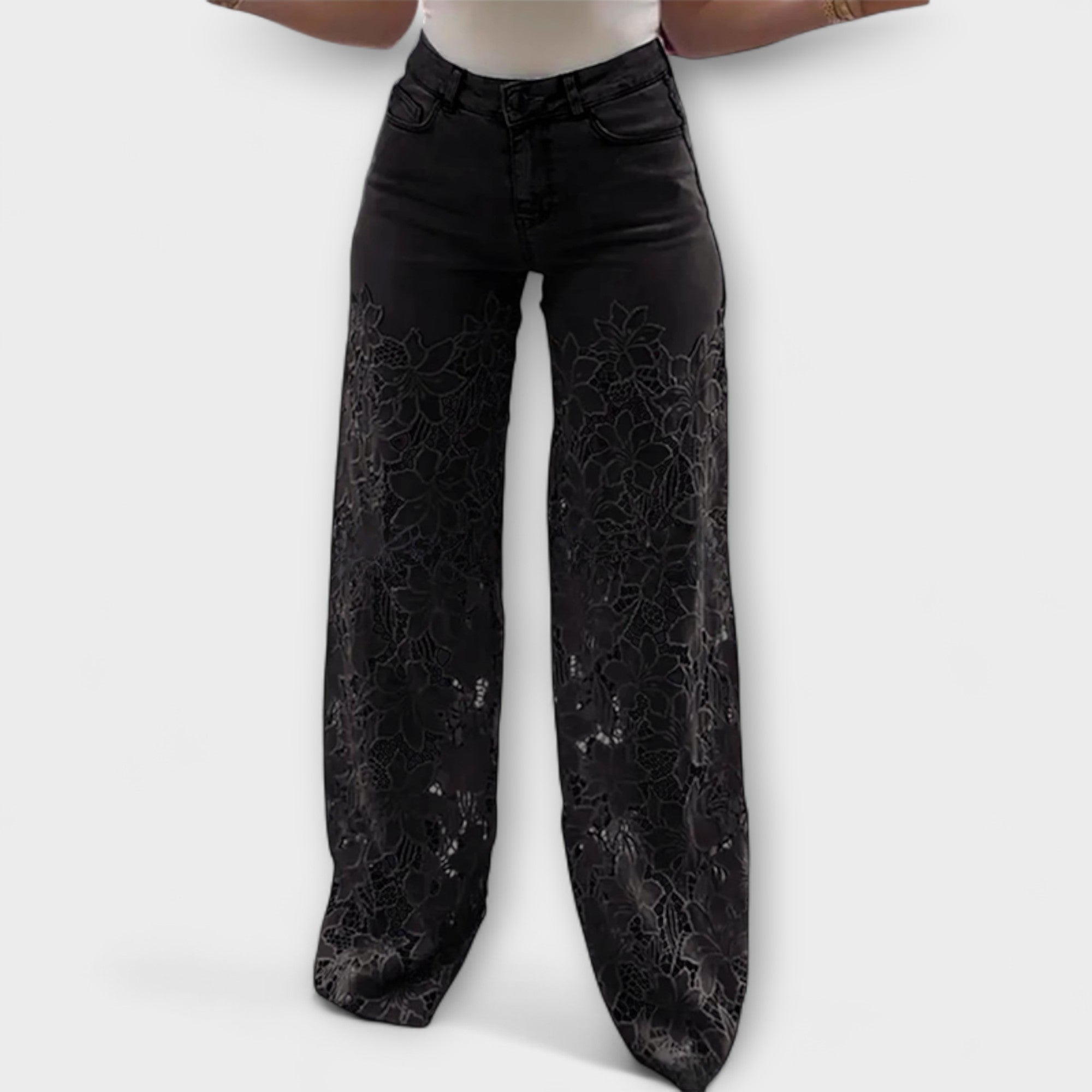 Jeans patchwork με δαντέλα στη μόδα